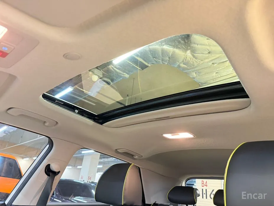 Photo 16 - Hyundai Venue