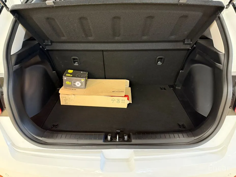 Photo 19 - Hyundai Venue