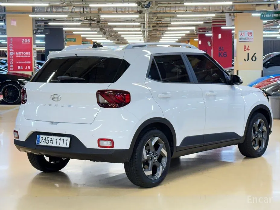 Photo 2 - Hyundai Venue