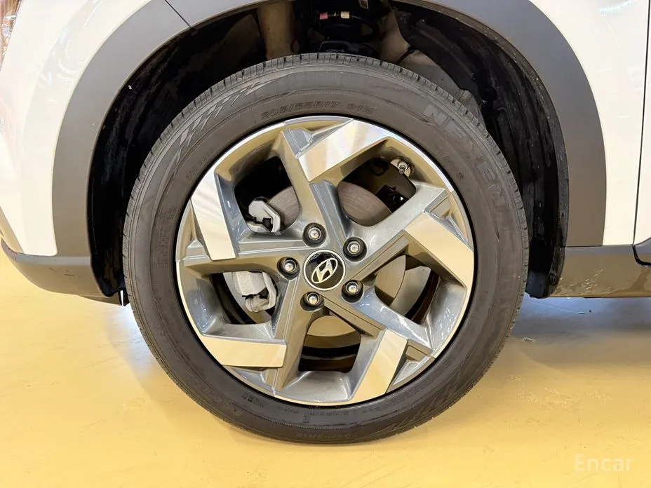 Photo 5 - Hyundai Venue