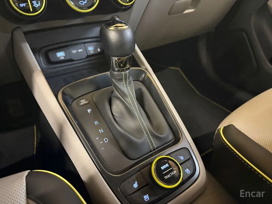 Photo 9 - Hyundai Venue