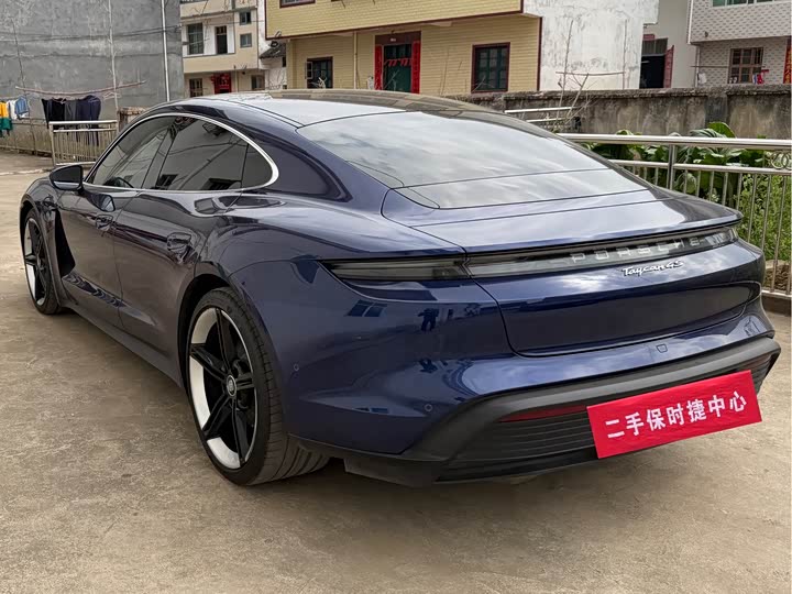 Фото 4 - Porsche Taycan