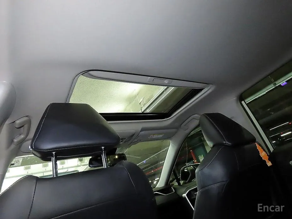 Фото 16 - Toyota RAV4