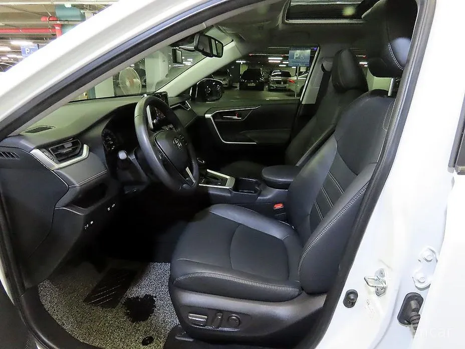 Фото 6 - Toyota RAV4