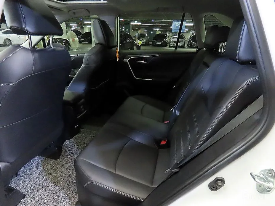 Фото 7 - Toyota RAV4