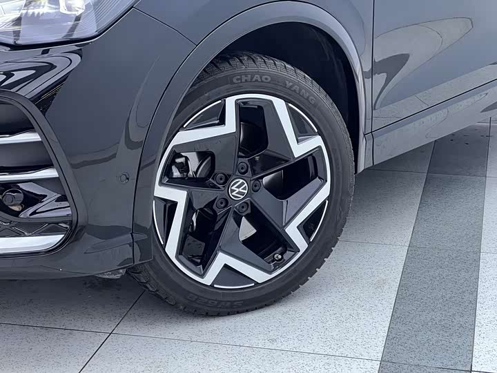 Фото 7 - Volkswagen Tiguan L Pro