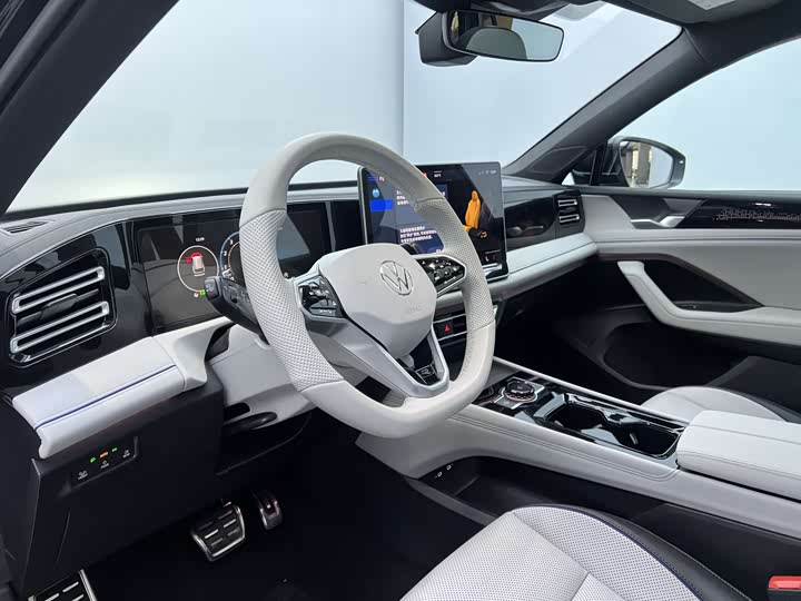 Фото 8 - Volkswagen Tiguan L Pro