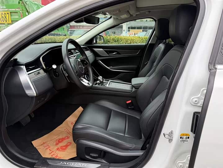 Фото 7 - Jaguar XF L