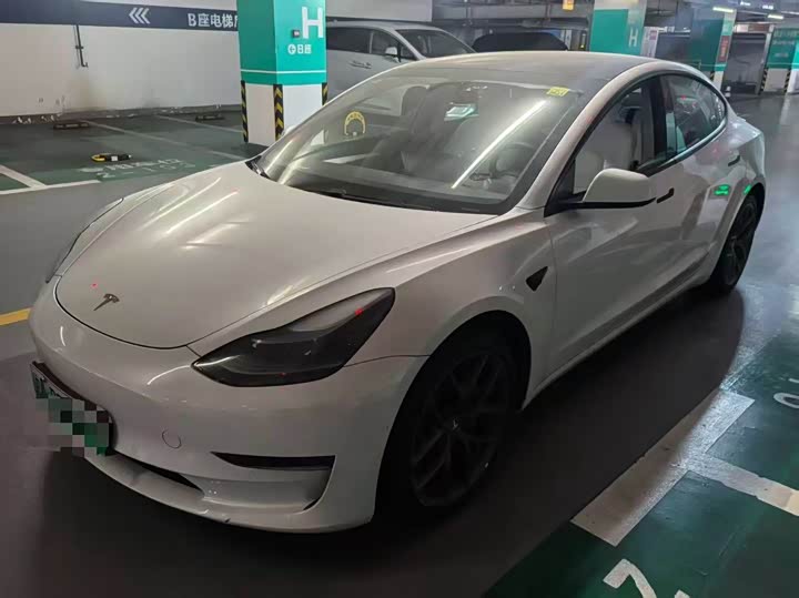 Фото 1 - Tesla Model 3