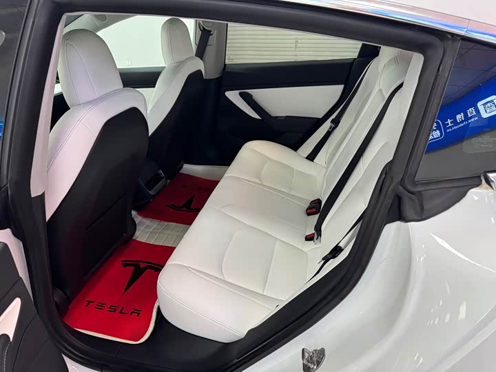 Фото 3 - Tesla Model 3