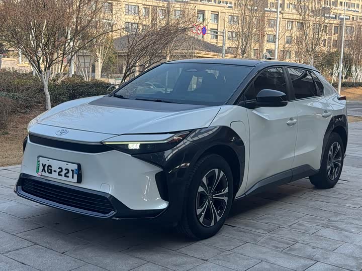 Фото 1 - Toyota bZ4X