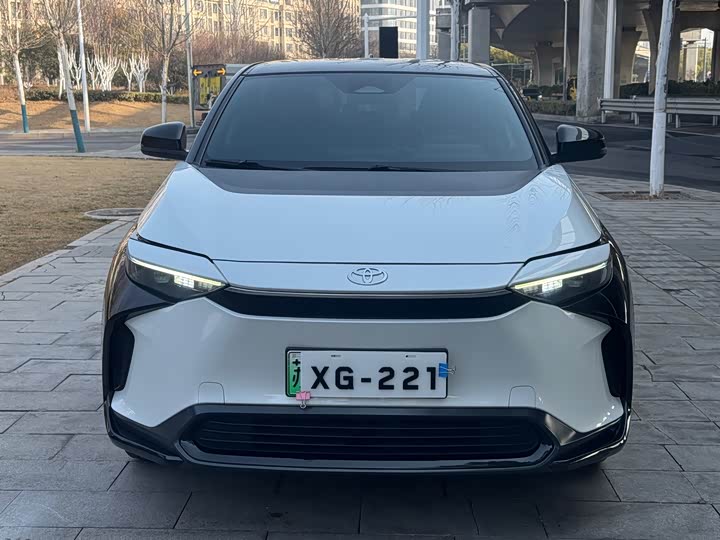 Фото 2 - Toyota bZ4X