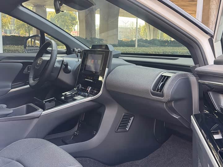 Фото 4 - Toyota bZ4X