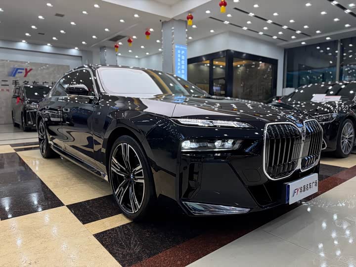 Фото 3 - BMW 7 Series