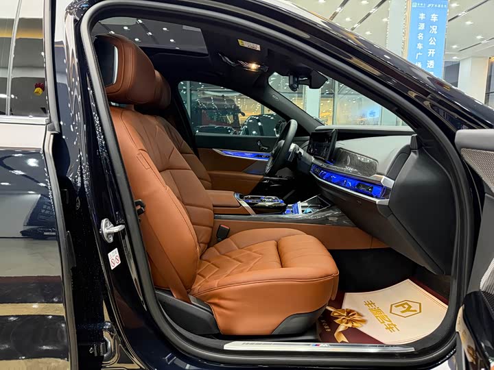 Фото 8 - BMW 7 Series