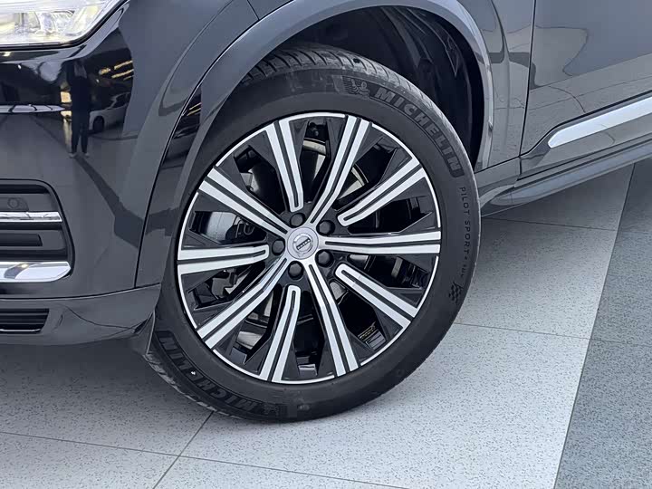 Фото 6 - Volvo XC90