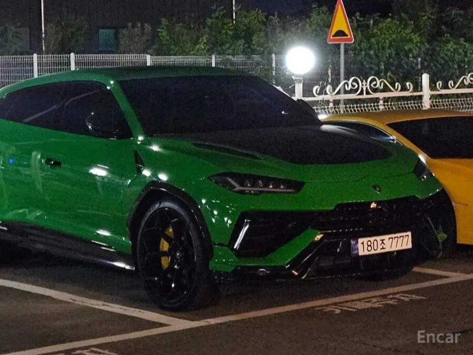 Фото 3 - Lamborghini Urus