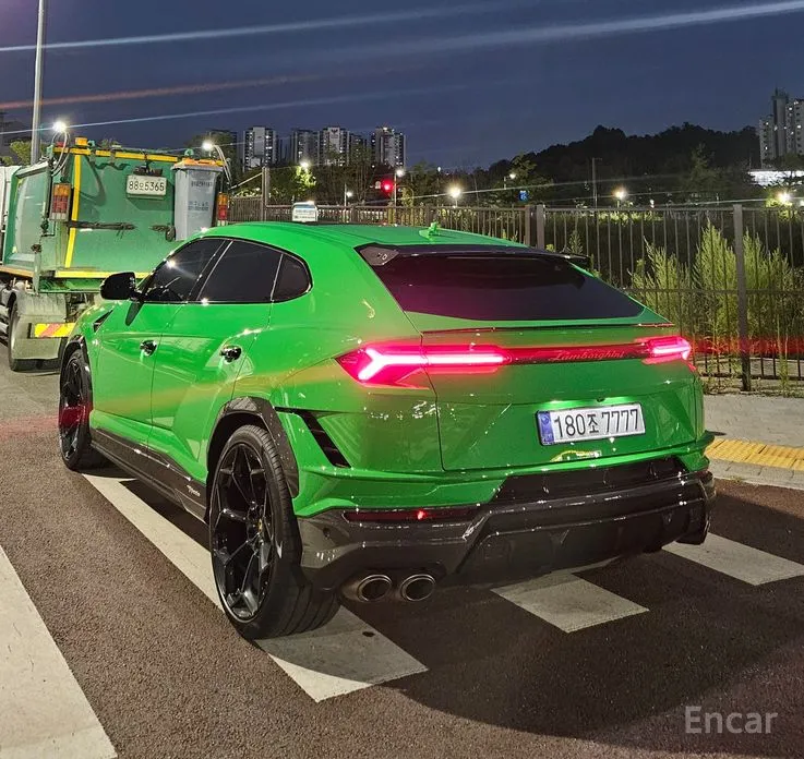 Фото 4 - Lamborghini Urus