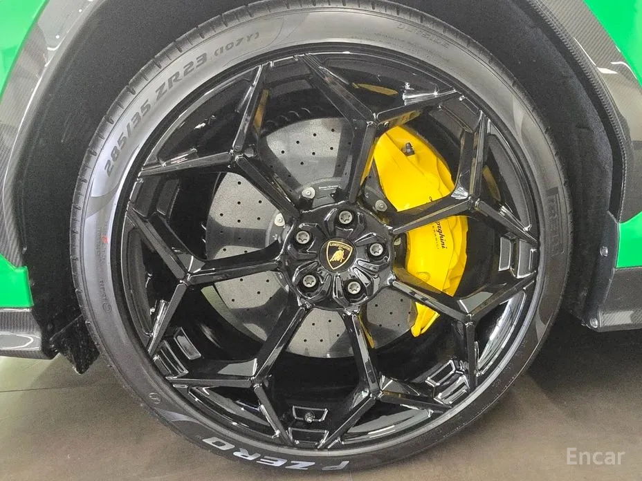 Фото 5 - Lamborghini Urus