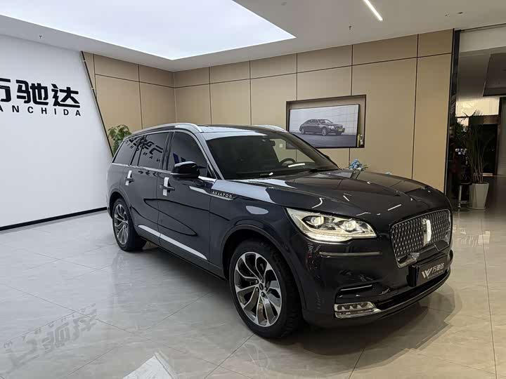 Фото 1 - Lincoln Aviator