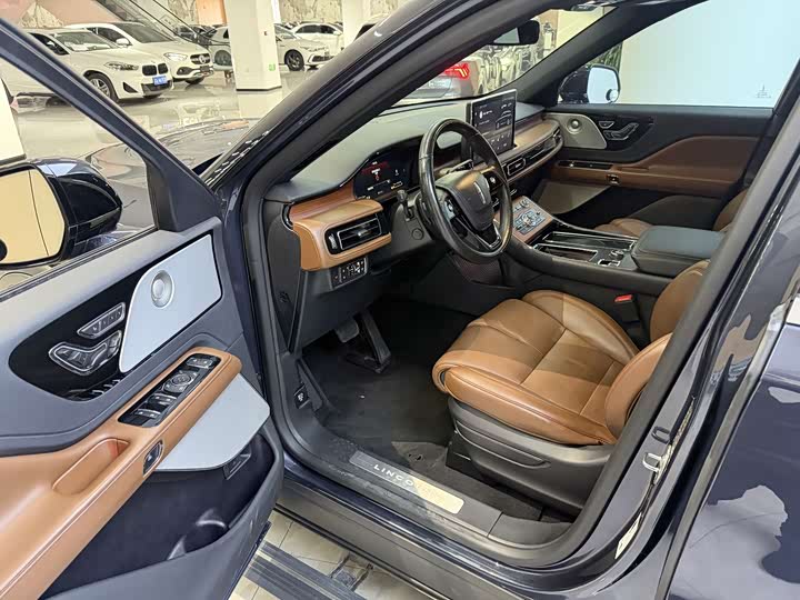 Фото 7 - Lincoln Aviator