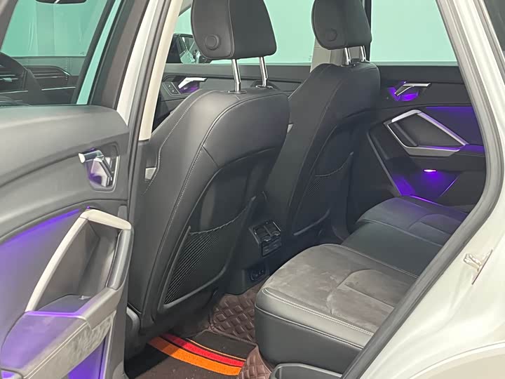 Фото 8 - Audi Q3