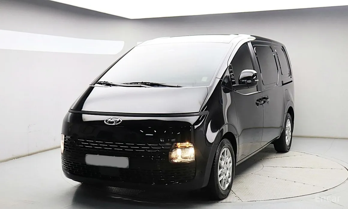 Фото 1 - Hyundai Staria