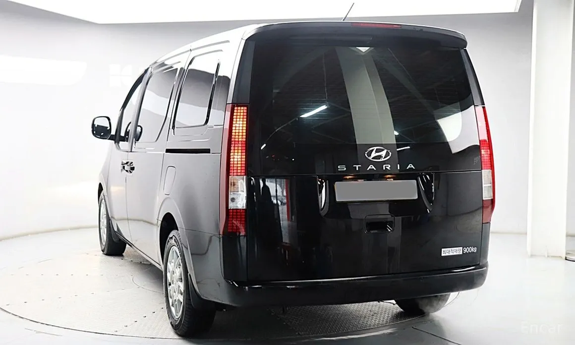 Фото 2 - Hyundai Staria