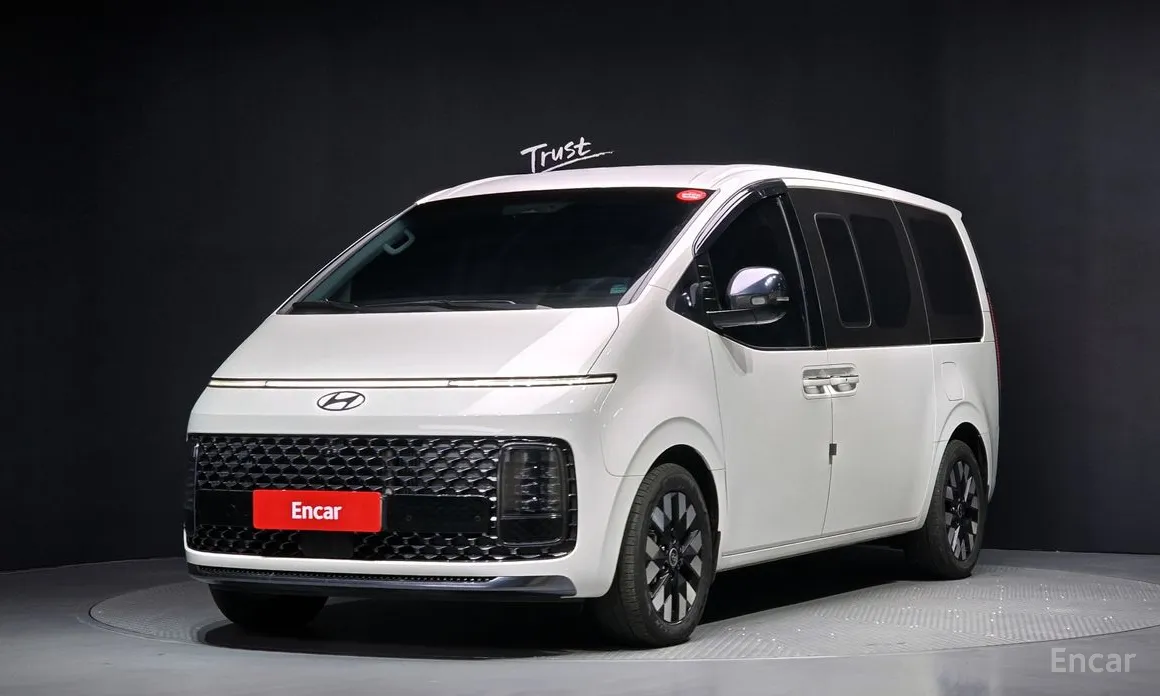 Фото 1 - Hyundai Staria