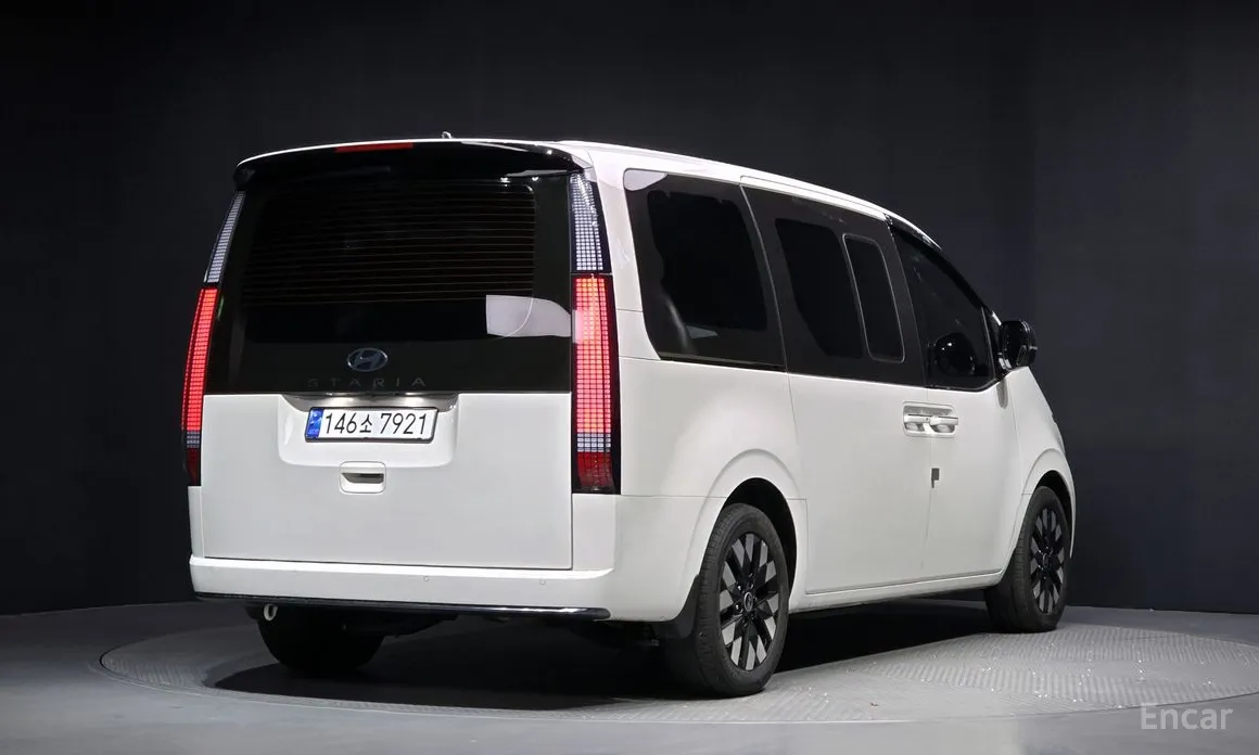 Фото 2 - Hyundai Staria