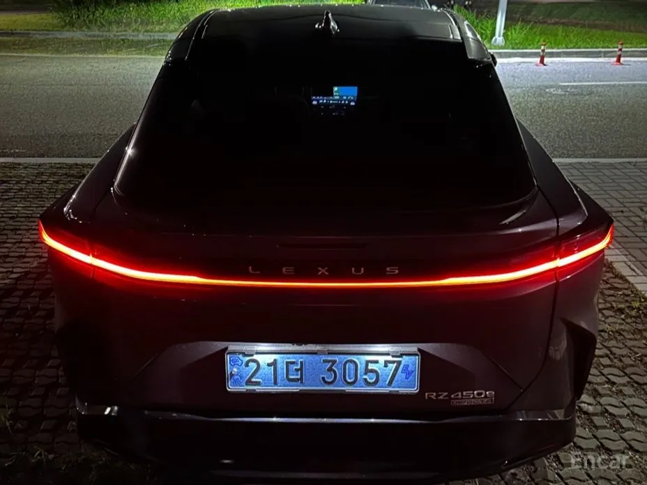 Фото 11 - Lexus RZ
