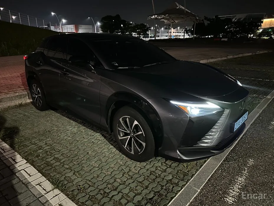 Фото 12 - Lexus RZ