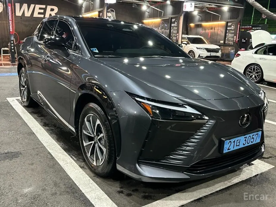 Фото 16 - Lexus RZ