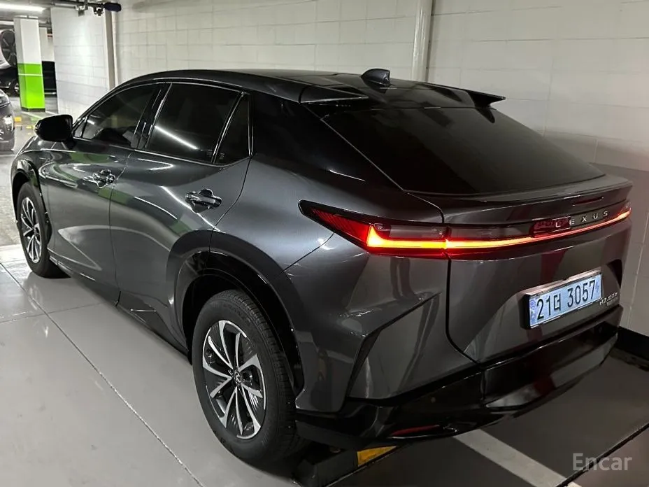 Фото 2 - Lexus RZ