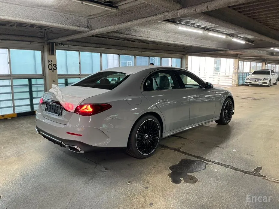 Фото 2 - Mercedes-Benz E-Class