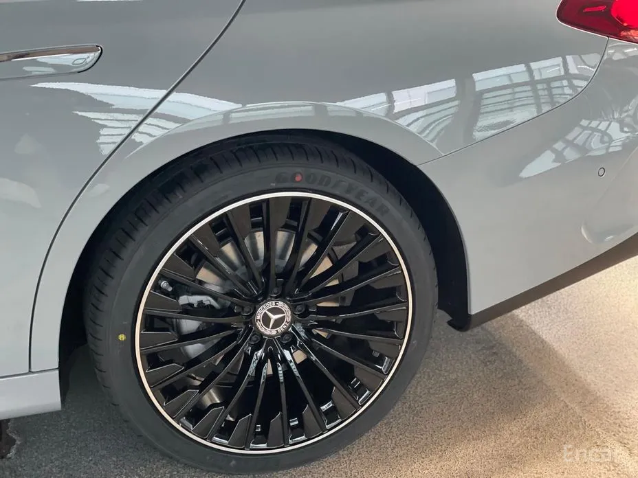 Фото 3 - Mercedes-Benz E-Class