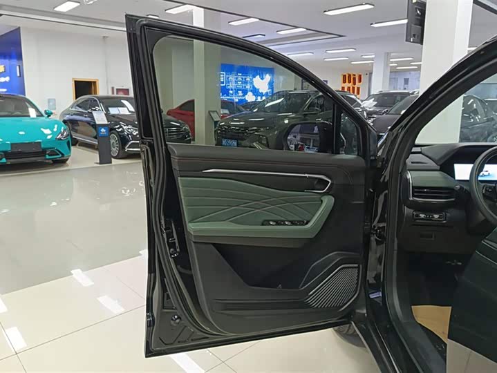 Фото 7 - Geely Okavango L