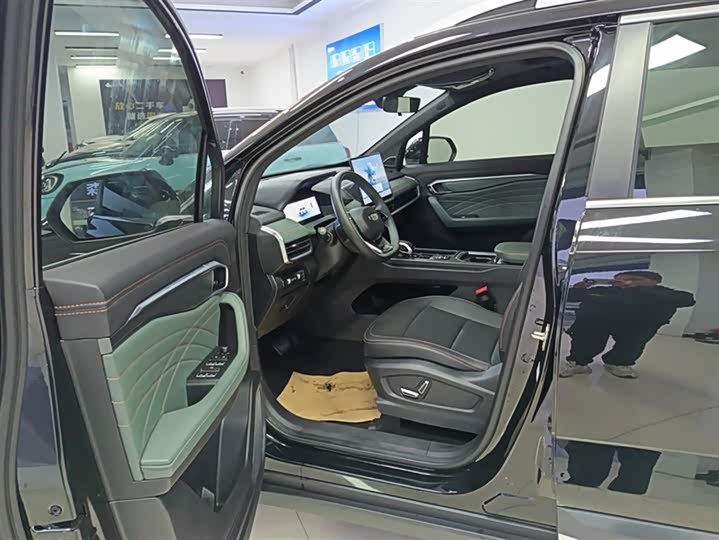 Фото 9 - Geely Okavango L