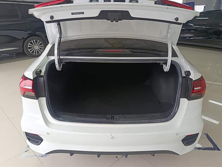 Фото 4 - Roewe i5