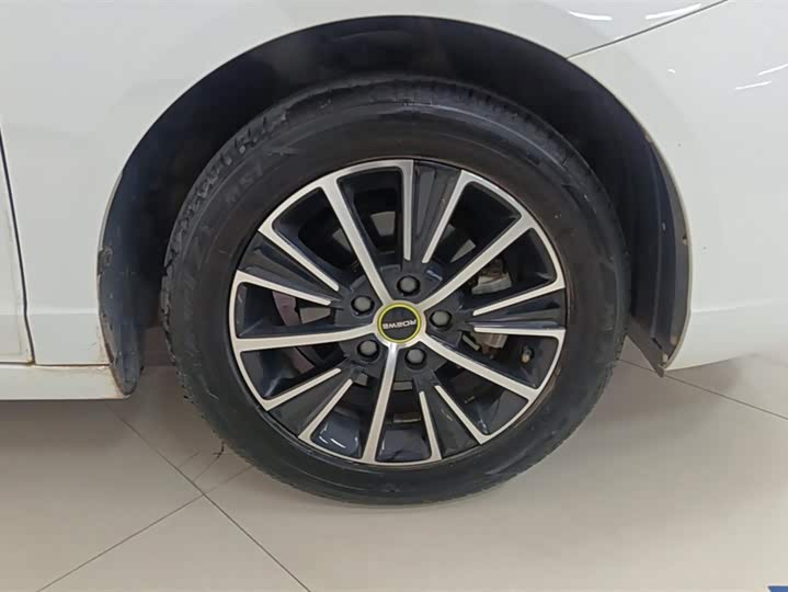 Фото 6 - Roewe i5