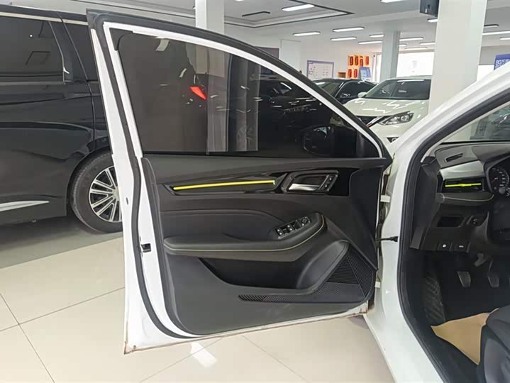 Фото 7 - Roewe i5