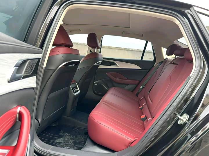 Фото 6 - Hongqi H5