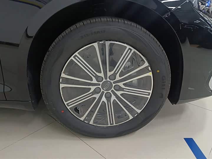 Фото 6 - Geely Preface