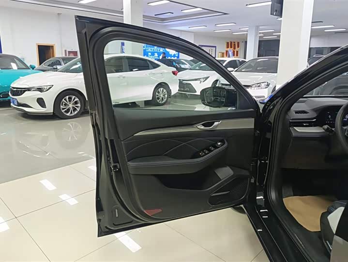 Фото 7 - Geely Preface