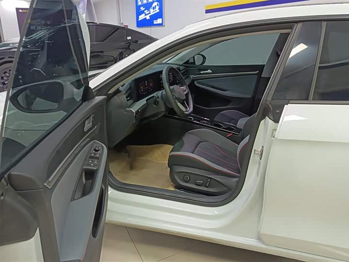 Фото 9 - Volkswagen Lamando L