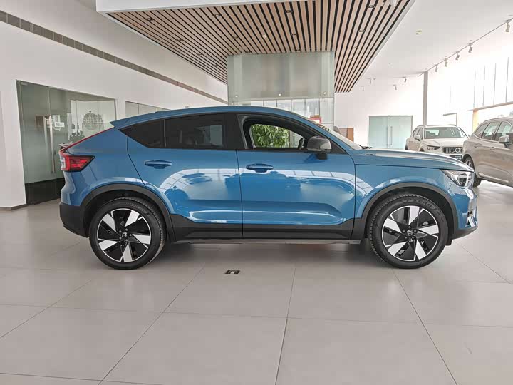 Фото 4 - Volvo C40