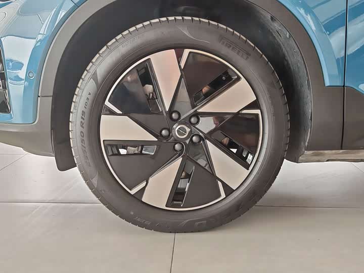 Фото 6 - Volvo C40