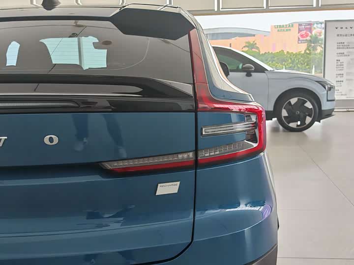 Фото 9 - Volvo C40