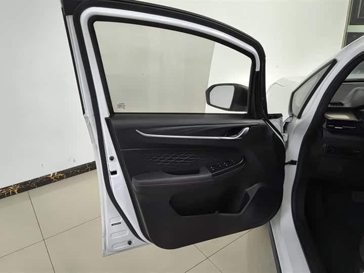 Фото 7 - Geely Vision X3