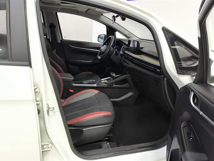 Фото 8 - Geely Vision X3